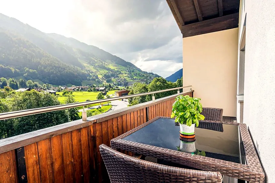 Balkon der Wohnung Garnerablick mit Blick ins Tal
